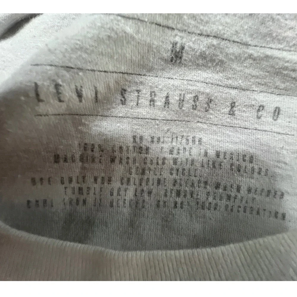 Levi's Graphic T-Shirt Mens Medium White Flamingo Batwing Logo Short Sleeve Tee